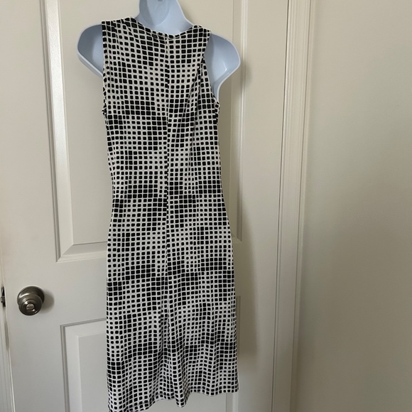 Black & White Dress Stretchable Soft Fabric - Size M - Picture 4 of 4